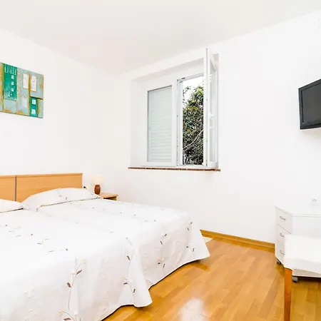 Apartman Nikola - One Bedroom With Terrace And Garden View Harmony