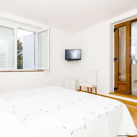 Nikola - One Bedroom With Terrace And Garden View Harmony * Ντουμπρόβνικ