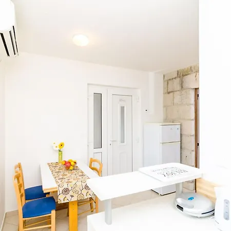 Apartment Nikola - One Bedroom With Terrace And Garden View Harmony